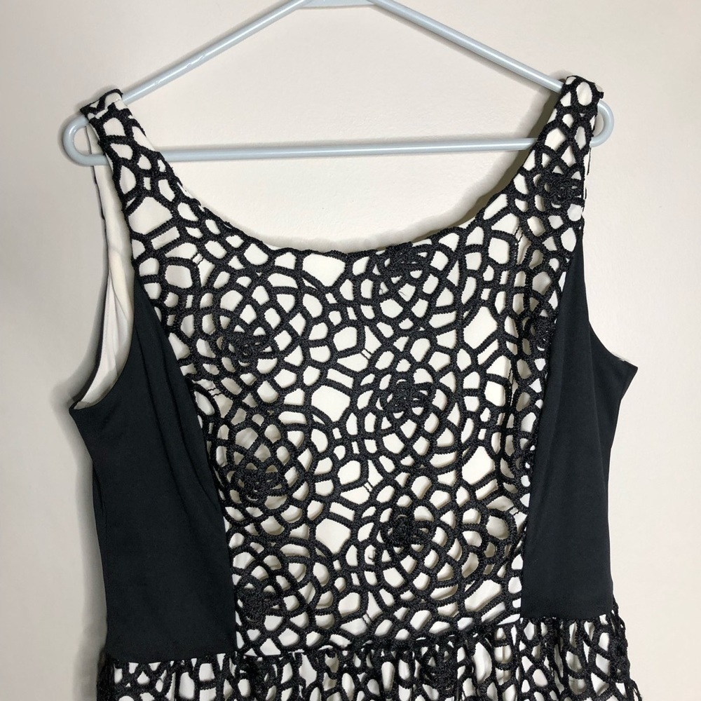 Issac Mizrahi Black Crocheted Dress with Off White Underlay SZ 14 - Picture 2 of 13